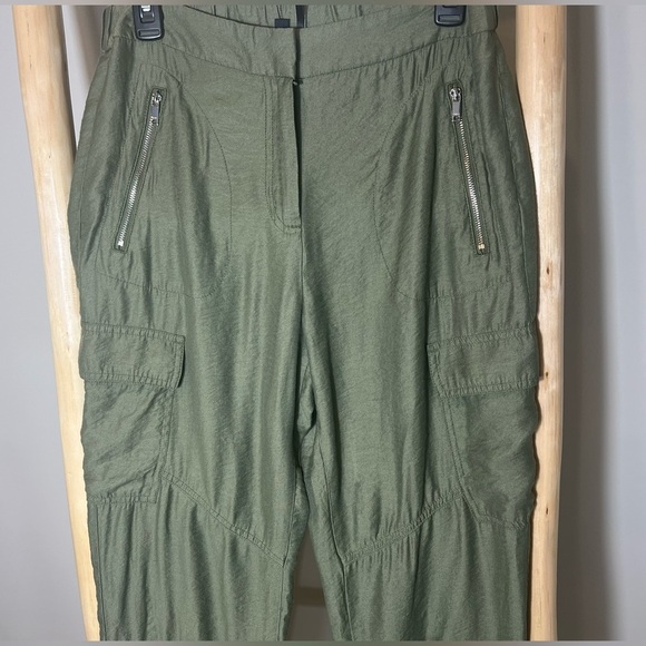 ✨DKNY Pant 6 Cargo Satiny army Green Zip 1/2 elastic pull on - Picture 4 of 10